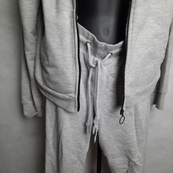2pc Gray Sweatsuit - Picture 3 of 4